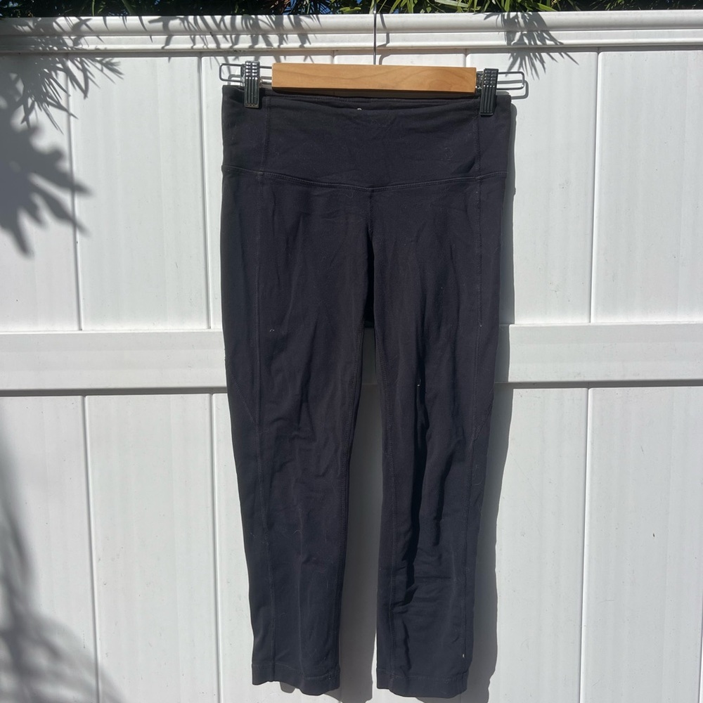 Black Cropped Capri Leggings